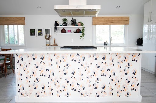 چگونه یک کاغذ دیواری مناسب برای آشپزخانه انتخاب کنیم؟ | زندگی به سبک اسنوا
