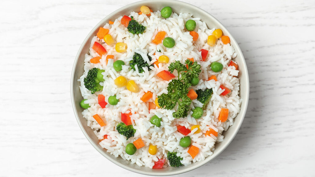 سالاد برنج غذای سالم و رژیمی