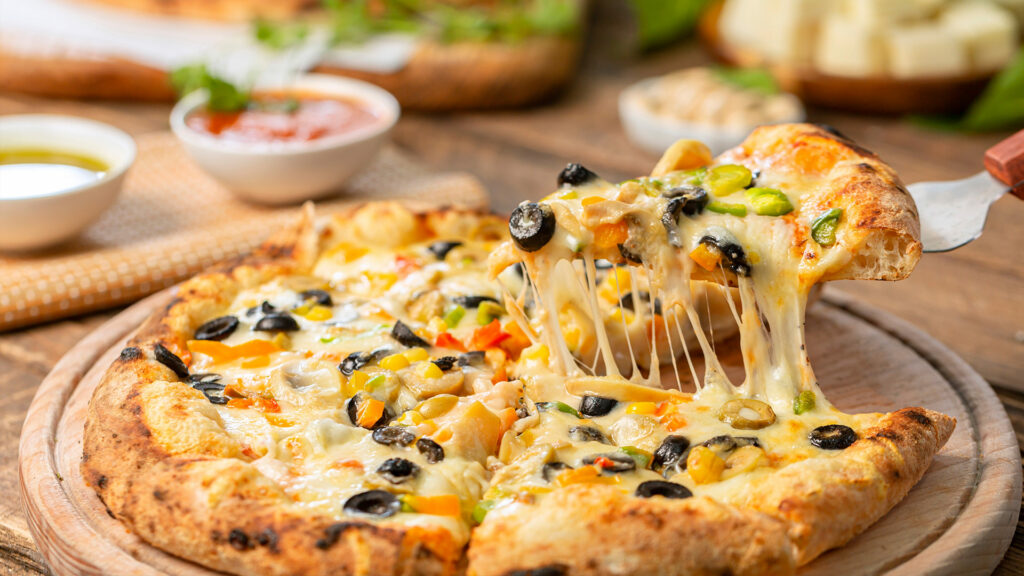 پیتزا سبزیجات با نان ذرت سالم و رژیمی